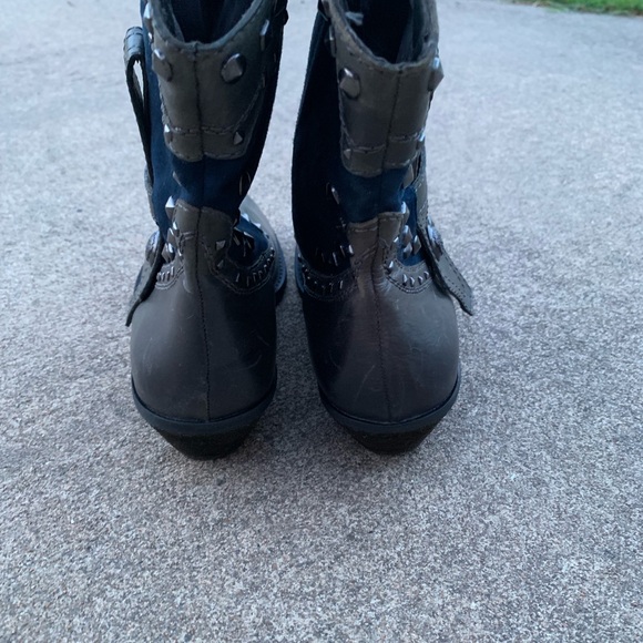 vince camuto •••navy & gray metal studded booties - Picture 4 of 11